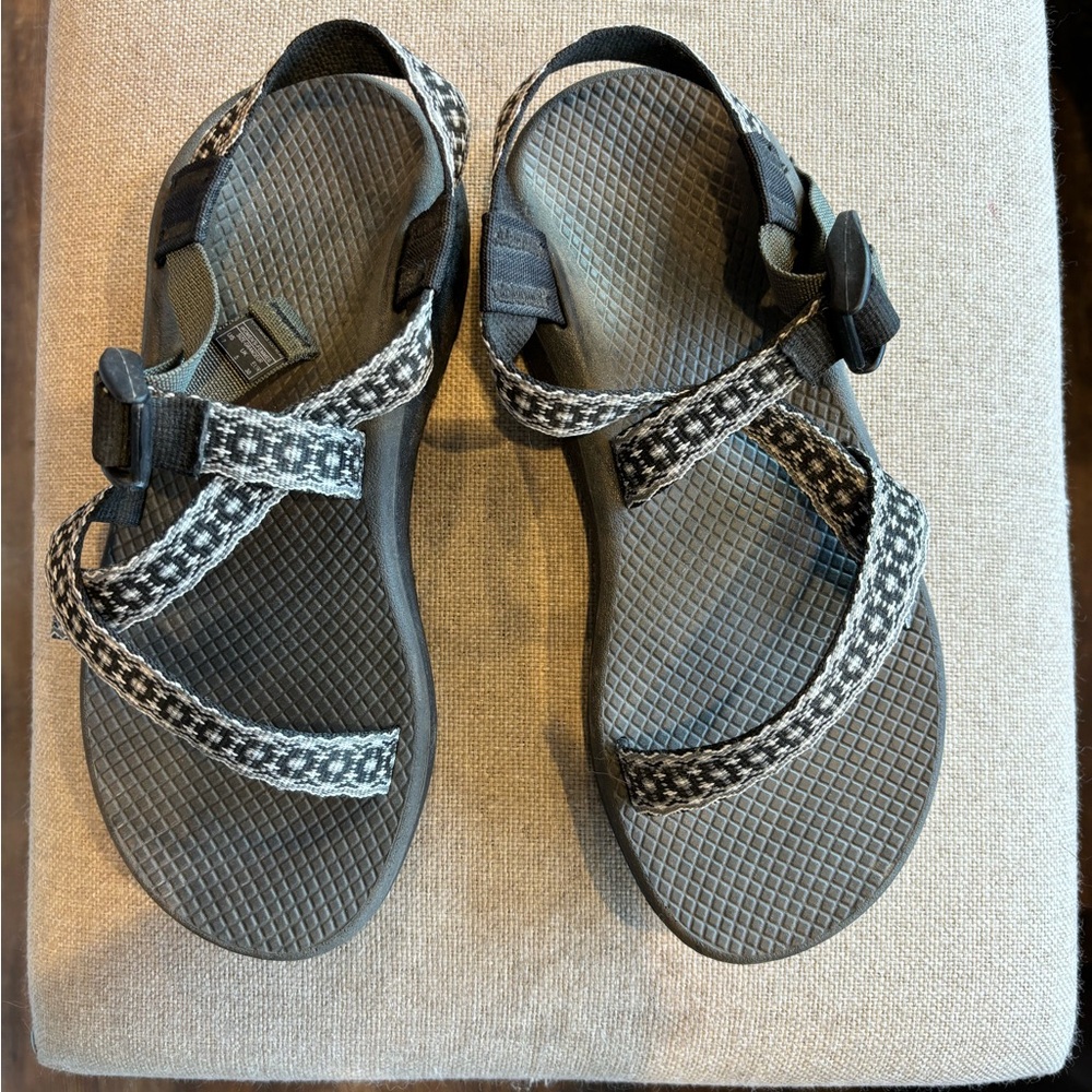 Chaos, women’s size 7, black and white, good condition, seldom worn